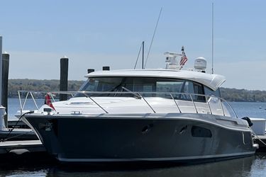 44' Tiara Yachts 2019